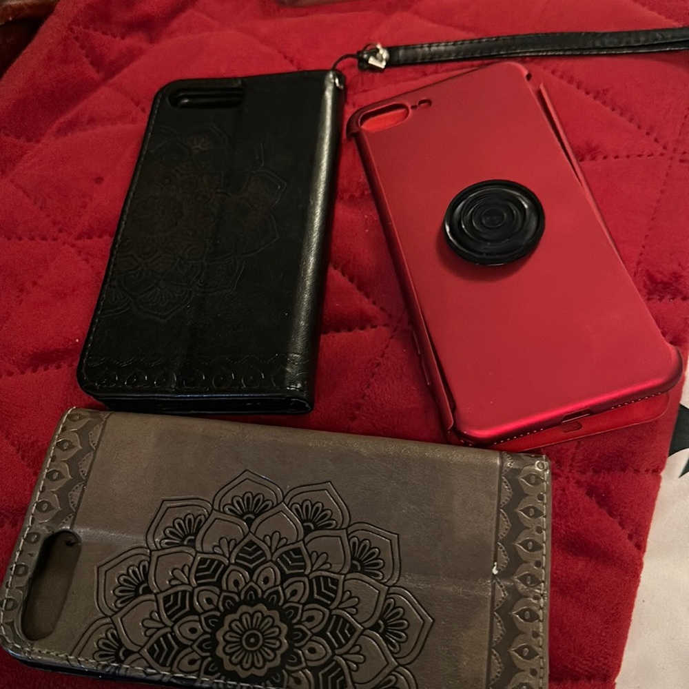 three covers Iphone # 12, in optimal conditions 🌹